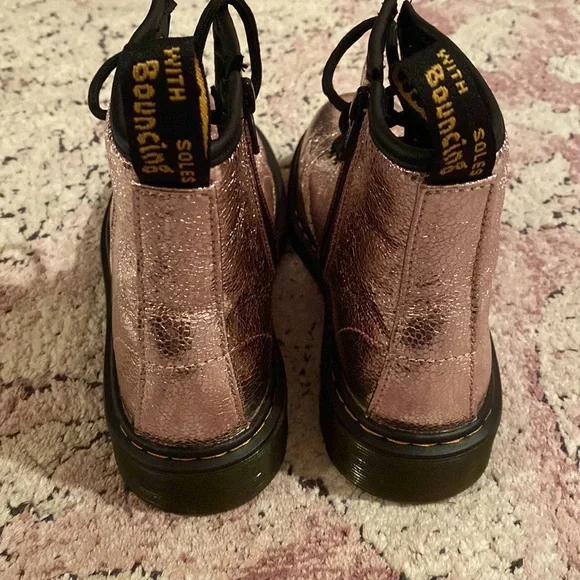 Girls Dr. Martens - Picture 3 of 3
